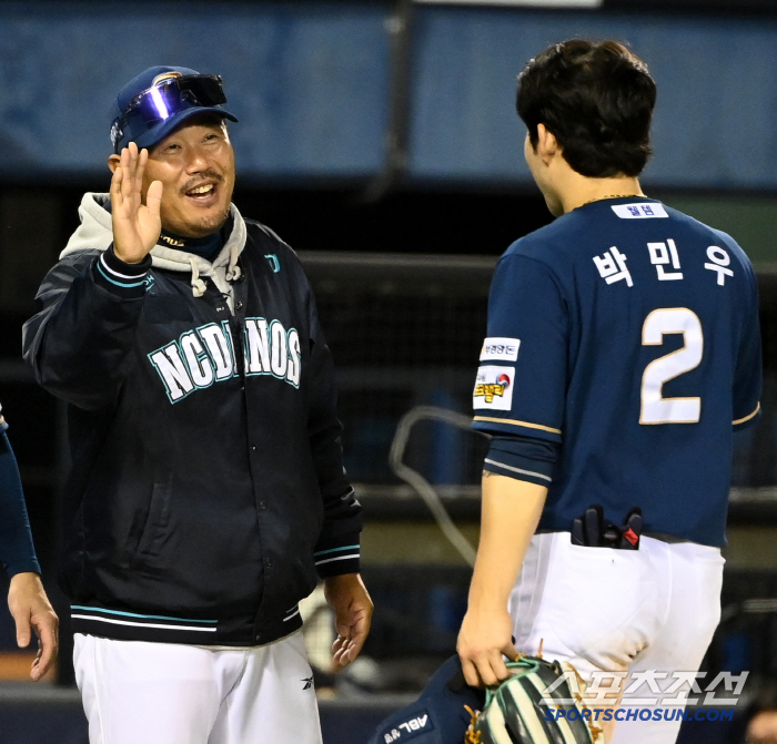[포토] 이호준 감독, 박민우 활약 좋았어