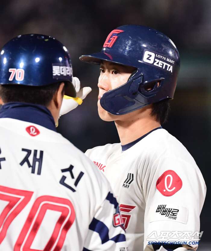 [포토] 전민재 추격하는 1타점 적시타
