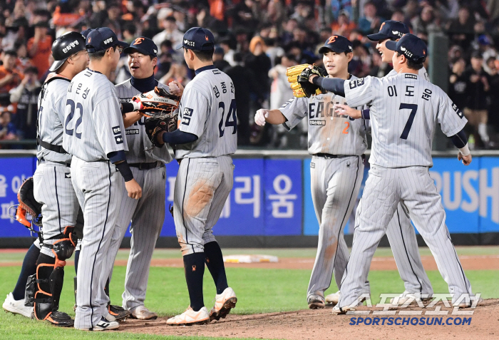 [포토] 승리한 한화 롯데 잡고 파죽 8연승 질주