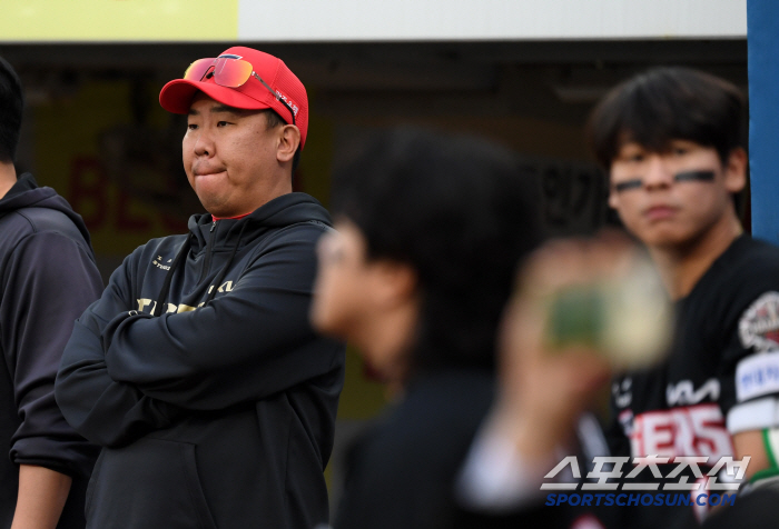 [포토] 경기 직전 생각이 많은 KIA 이범호 감독