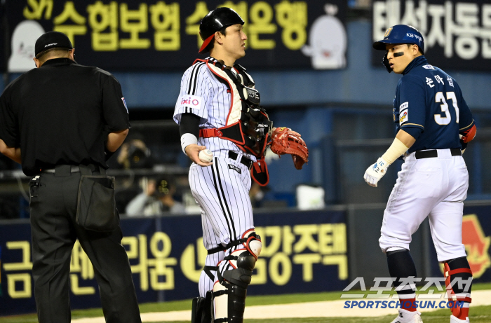 [포토] 손아섭, 파울 아닙니까?