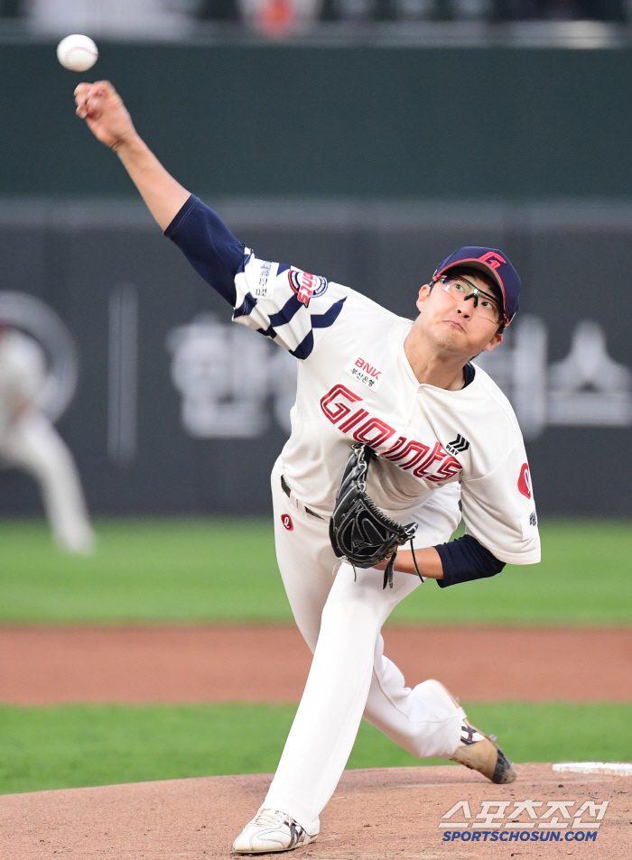 [포토] 박세웅 승리 향한 힘찬 투구