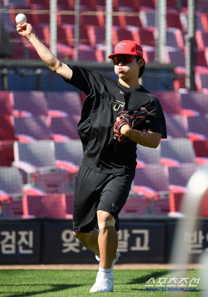 [포토] 김도영 가볍게 캐치볼로 예열