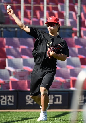 김도영, 가볍게 캐치볼로 예열