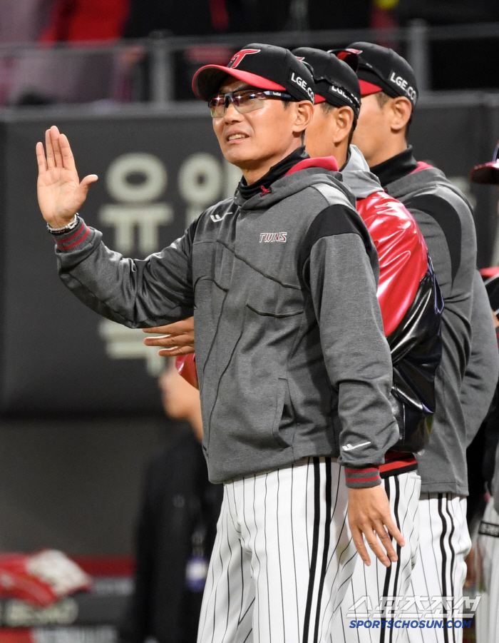 [포토] LG 염경엽 감독 승리