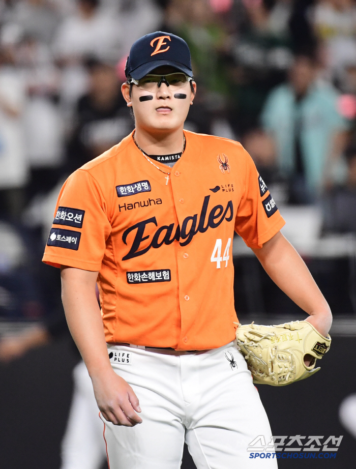 [포토] 김서현 아쉬운 올 시즌 첫 실점 허용