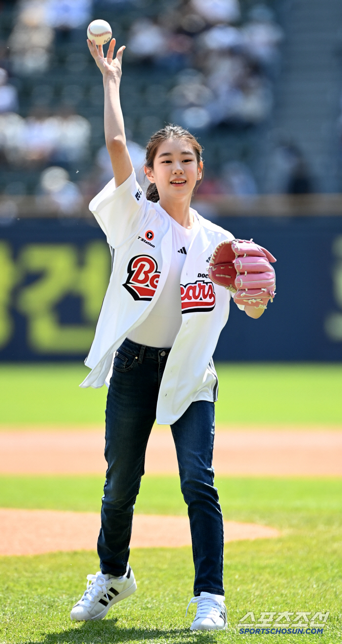 [포토] 박소이, 두산의 승리요정이 되고 싶어요