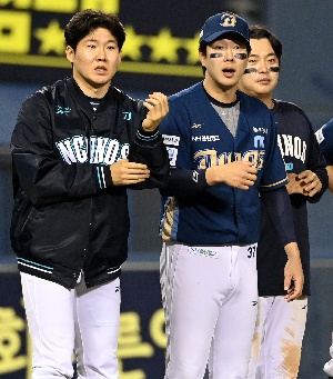박민우-박건우, 사구 맞은 정수빈 걱정