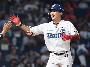 한석현, 승부 쐐기 박는 인사이드 더 파크 홈런