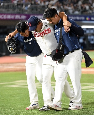 김상수, 투구 중 다리 통증 호소하며 강판