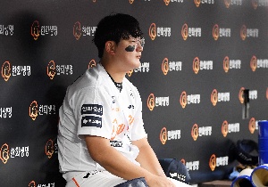 한화 김서현, 멍하니