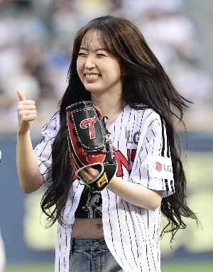 엔믹스 해원, 엄지 척! 시구 무사히 마쳤어요