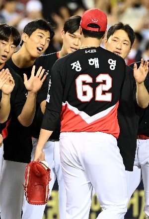 시즌 첫 승 이의리, 정해영 나이스볼~