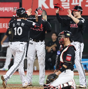 오지환, 9회초 터진 3점 홈런포