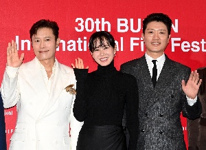 이병헌 손예진 박희순, 어쩔수가없다
