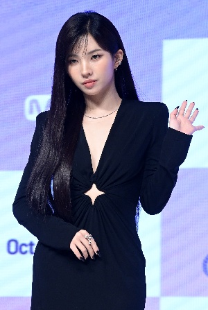 아이들 소연, 손인사도 카리스마