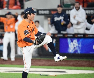 김범수, 9-8 짜릿한 승리 지키고 포효