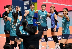 환호하는 GS칼텍스, 짜릿한 승리!