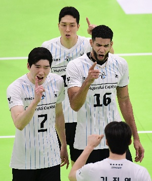 허수봉-레오, 우리가 이긴다