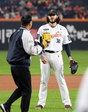 폰세-구대성, 우승 기운 전달