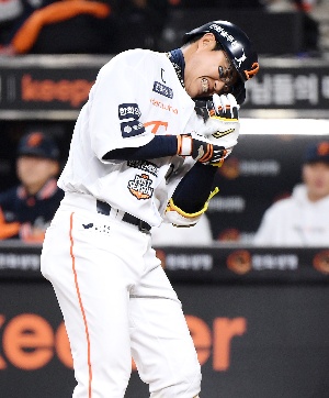 채은성, 번트 모션에서 사구