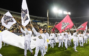 LG 트윈스, 우승기 흔들며 행진