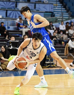 허웅, 돌파 성공