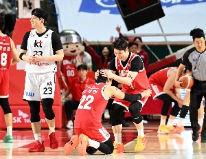 주저앉은 오재현, 우리가 이겼다