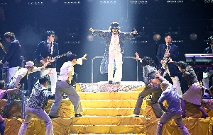 이찬혁, 청룡영화상 파격 퍼포먼스