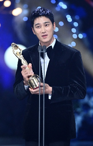 안보현, 할머니 저 상받았어요