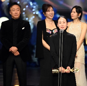 제46회 청룡영화상 최우수작품상 수상한 어쩔수가없다