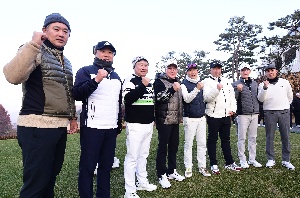 골프로 친선 갖는 KBO리그 감독들