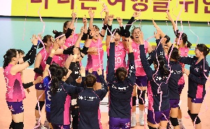 흥국생명, 1위 도로공사에 대역전극