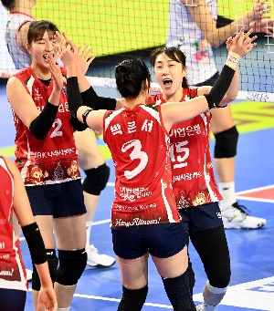 환호하는 황민경, IBK기업은행 셧아웃 승리!