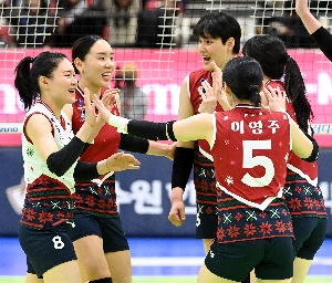 승리에 미소짓는 현대건설 이예림