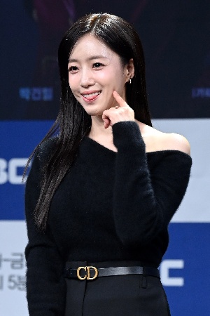 함은정, 볼콕 애교