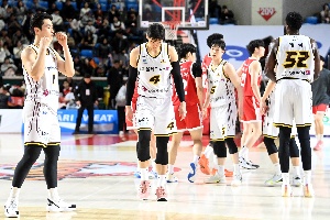 22점차 패배 아쉬워하는 창원LG