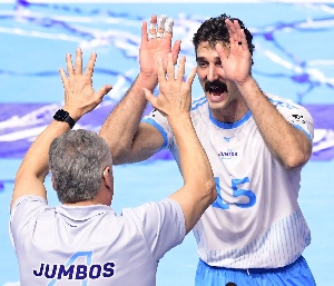 러셀, 헤난 감독과 기분 좋은 하이파이브