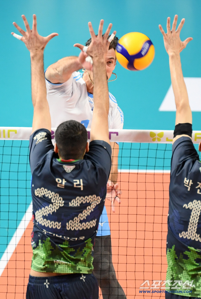 [포토] 러셀, 빈틈 포착
