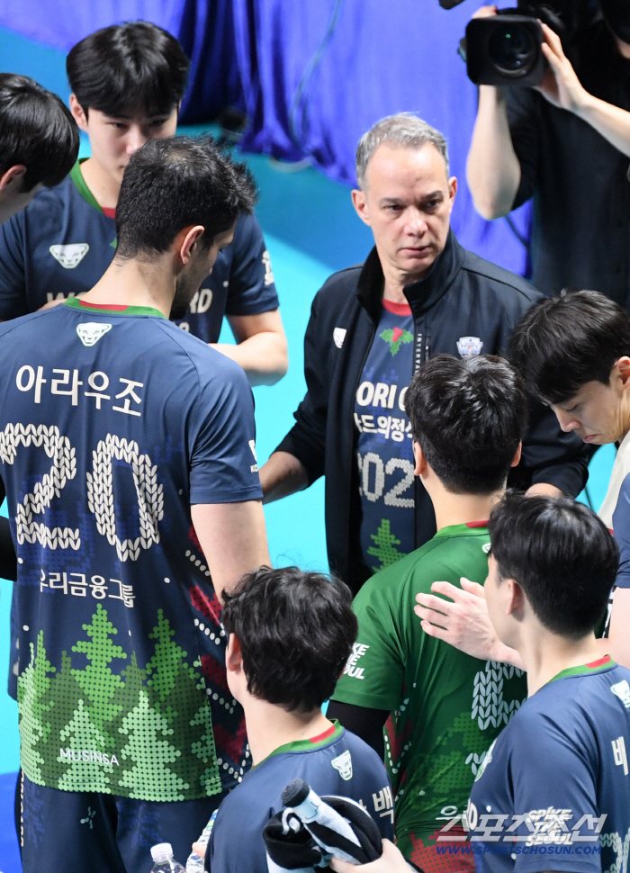 [포토] 마우리시오 파에스 감독, 작전 지시