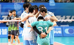 대한항공, 우리카드 잡고 1위 사수