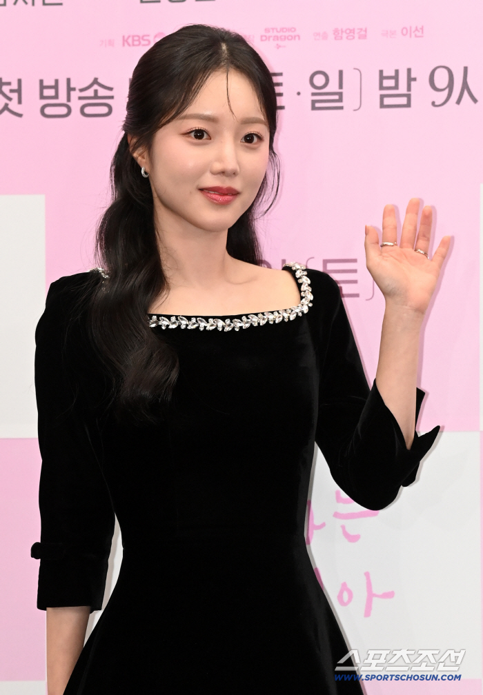 [포토] 한소은, 예쁜 미모로 손인사