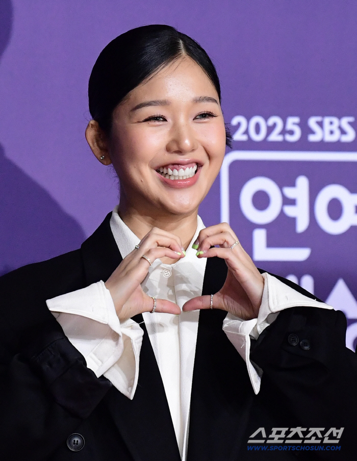 [포토] 미미 선홍빛 잇몸 미소