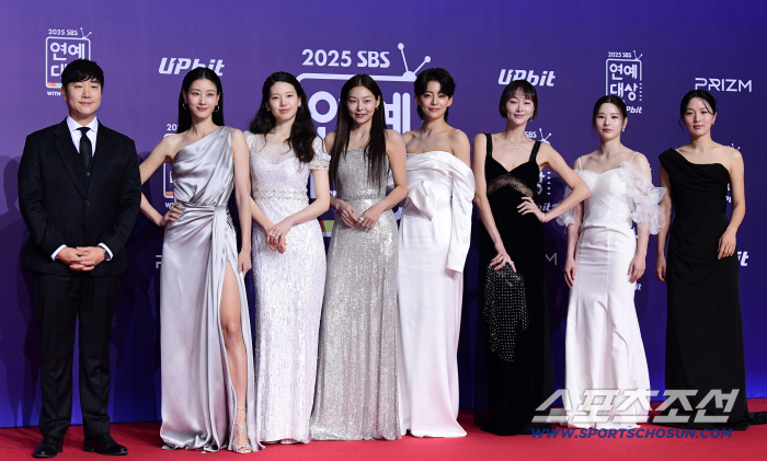 [포토] 드레스 입고 예쁨 뽐내는 골 때리는 그녀들
