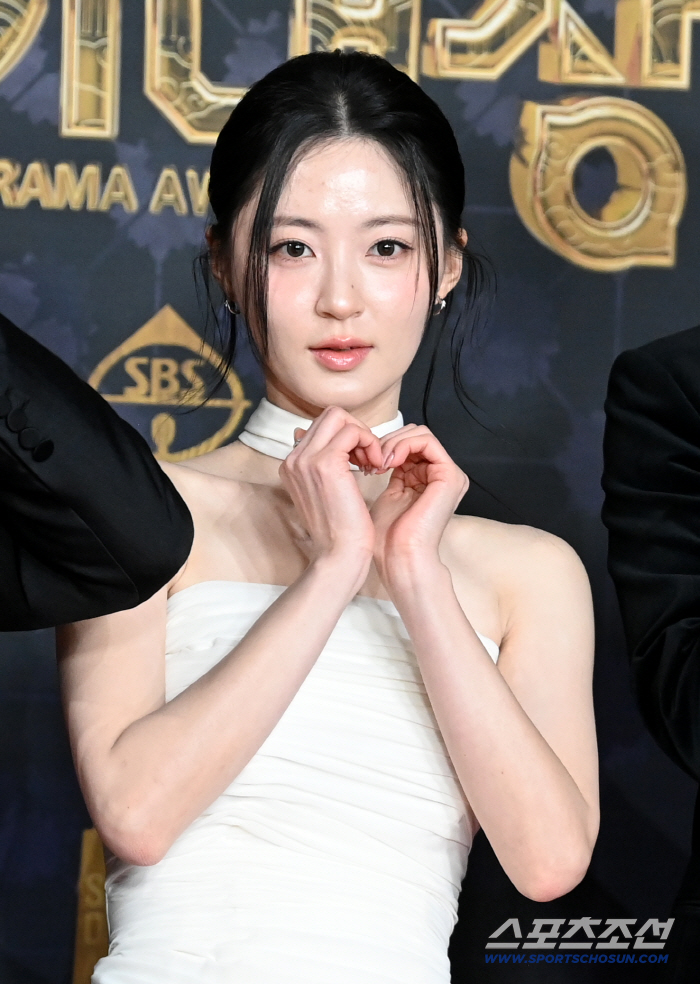 [포토] 성지영, 예쁜 미모로 하트