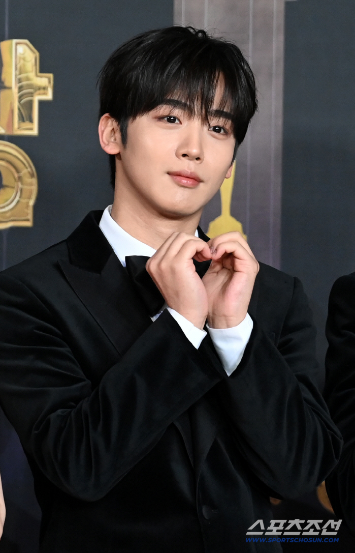 [포토] 김요한, 하트도 훈훈하네