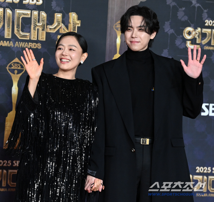 [포토] 이상희 김도훈, 다정하게 손 잡고