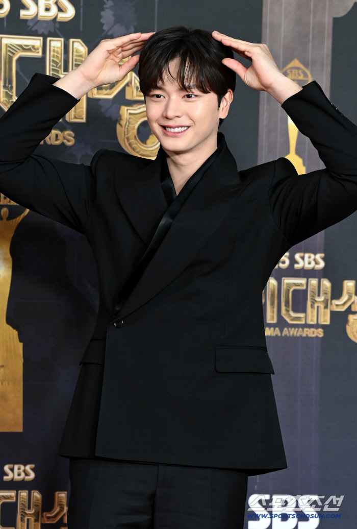 [포토] 육성재, 귀여운 강아지 미소