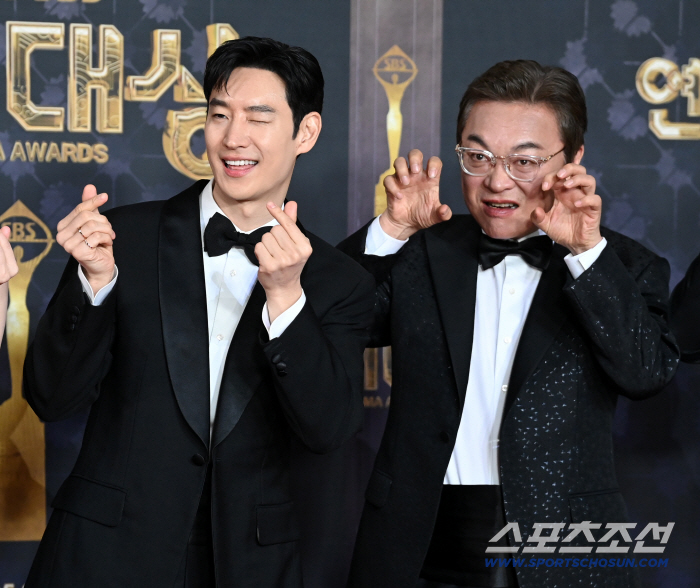 [포토] 이제훈 김의성, 반전 매력 뽐내며