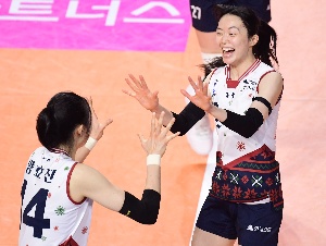 양효진-김다인, 2025년 마지막날 기분 좋은 승리